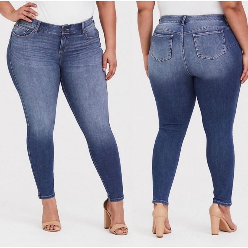 Torrid Jeans 14 Bombshell Skinny Medium Wash Stretch Denim Mid Rise Plus Curvy